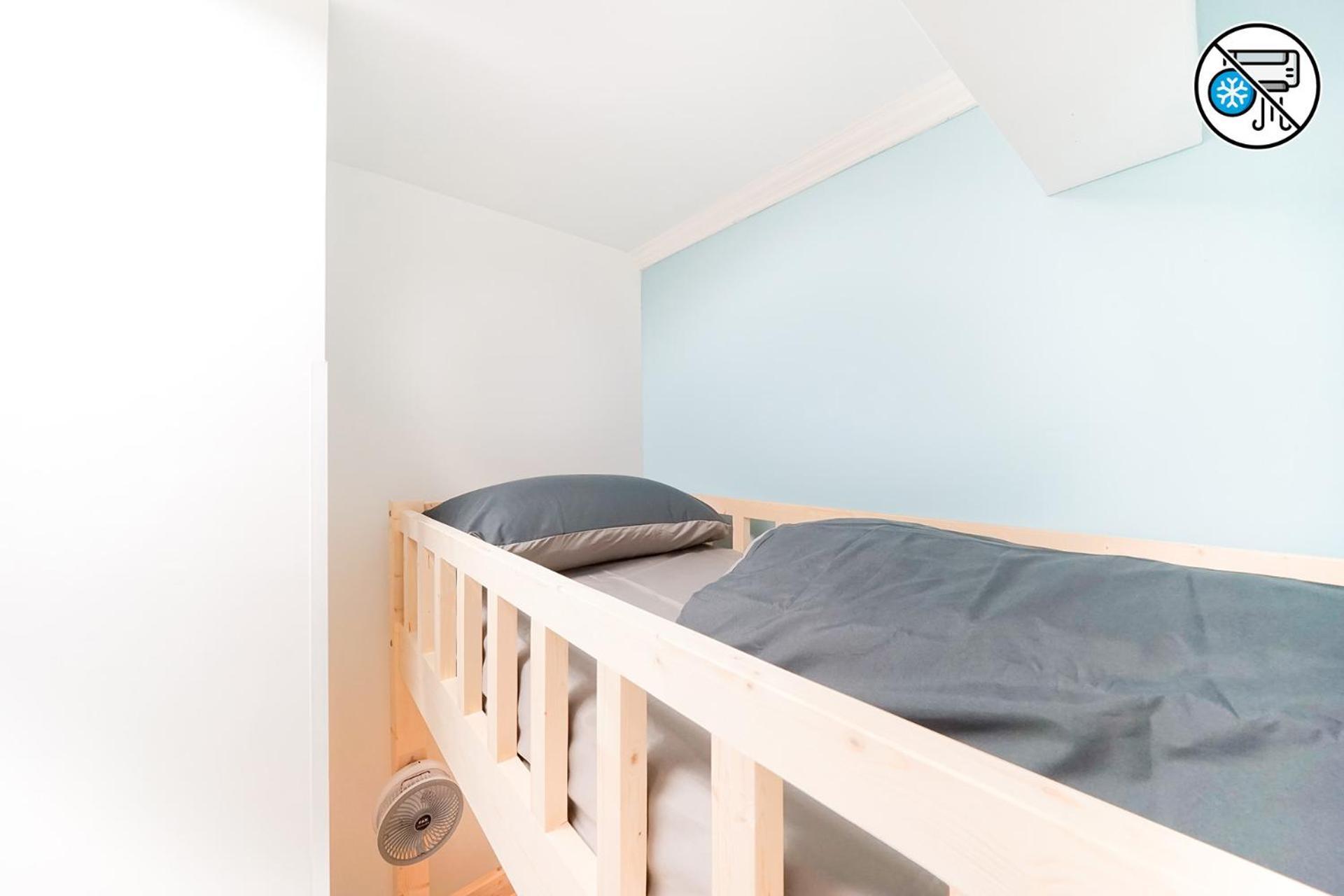 Shared Dormitory Wan Chai Road 187 Hong Kong Exterior photo
